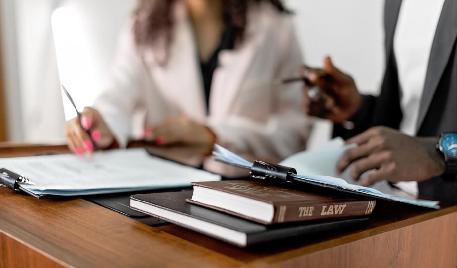 Professionnels analysant le cadre juridique du règlement ehds en complément du RGPD