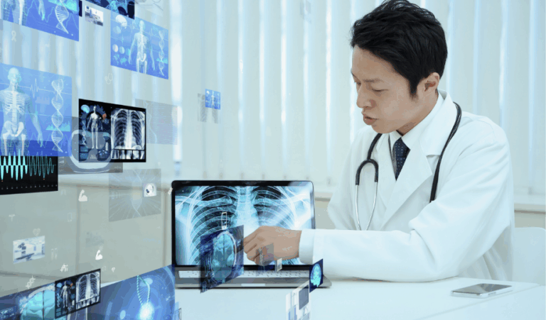 Médecin consultant un dossier informatisé du patient (DPI) sur un écran avec des radios médicales
