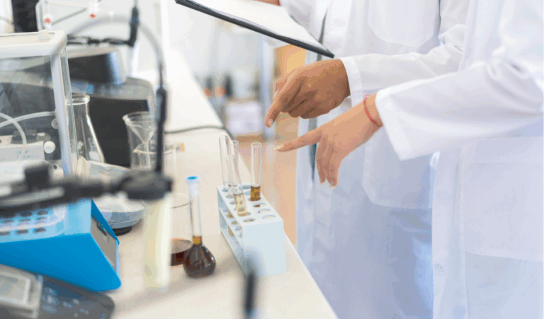 Matériel de laboratoire utilisé pour une étude clinique